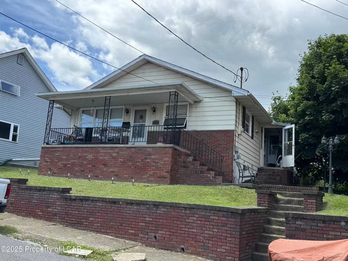 39 Tompkins Street, Pittston in Pittston
