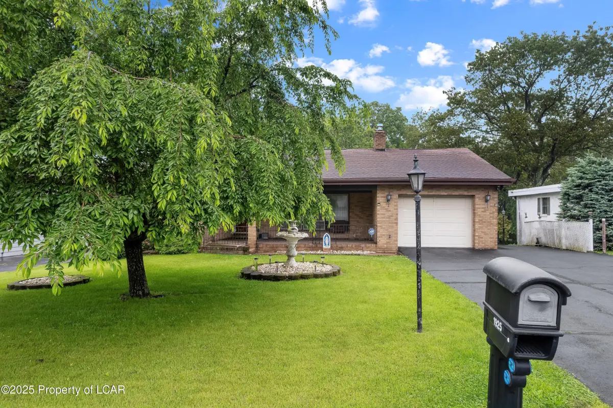 1925 E Broad Street, Beaver Meadows in Beaver Meadows