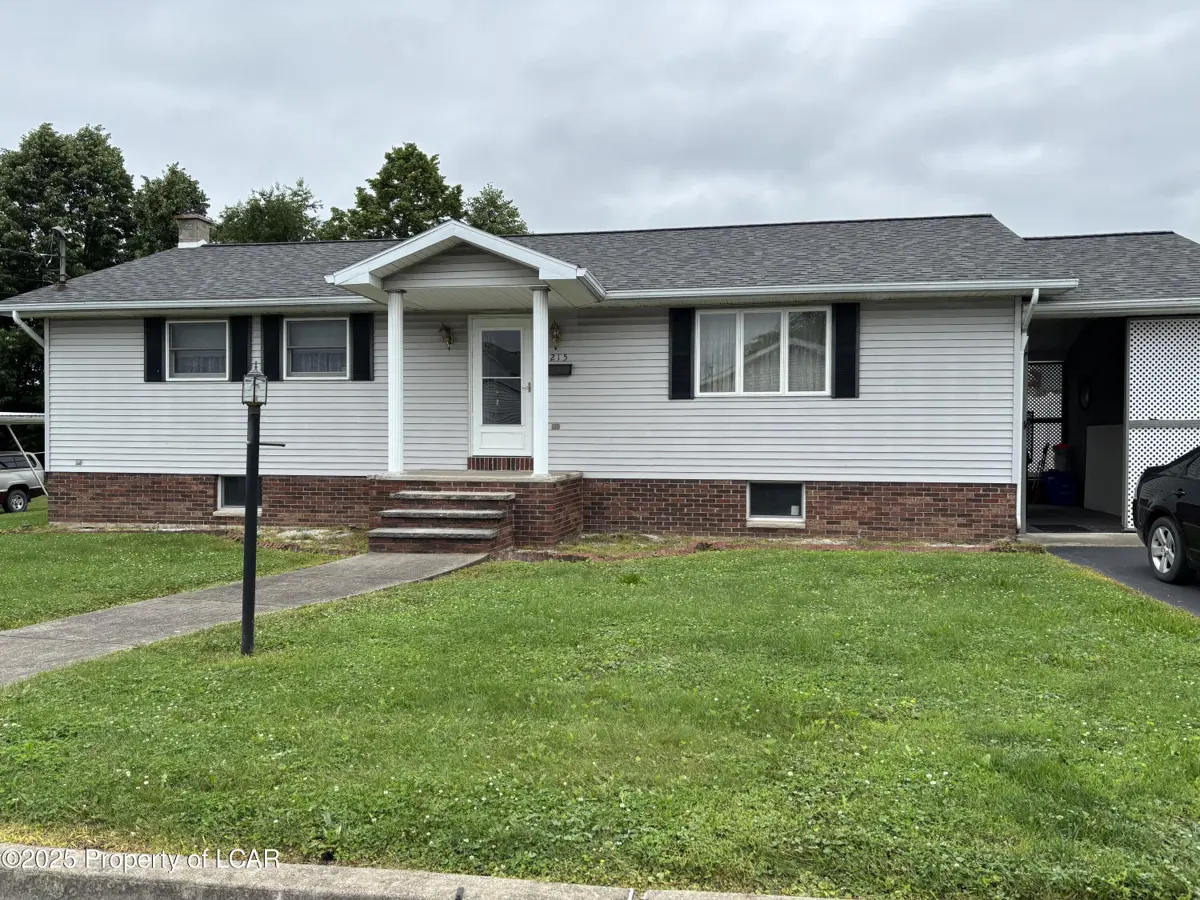 215 Hillside Avenue, Dupont in Dupont