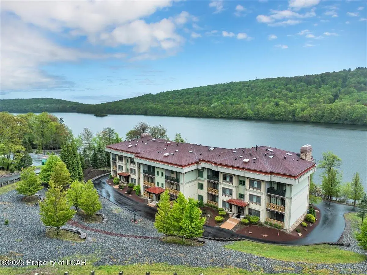 320 Hummingbird Way, Lake Harmony in Lake Harmony