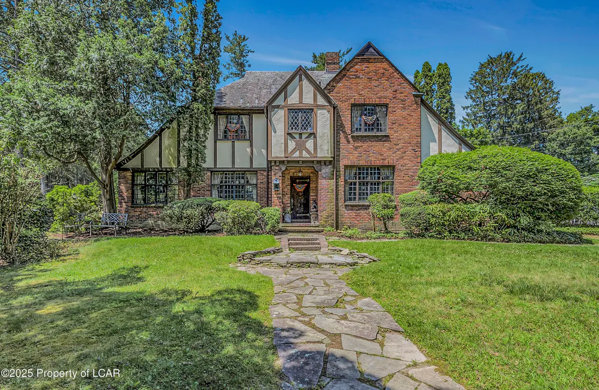 202 N Pioneer Avenue, Shavertown in Shavertown