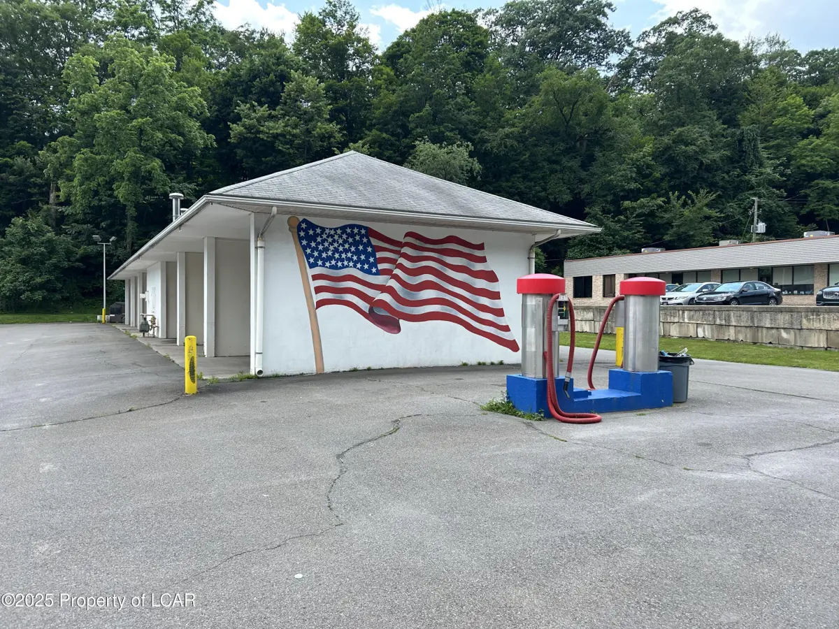 1310 Memorial Highway, Shavertown in Shavertown