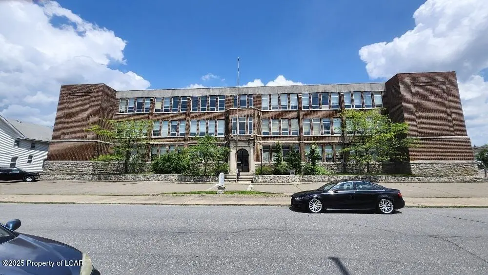 725 N Locust Street, Hazleton in Hazleton