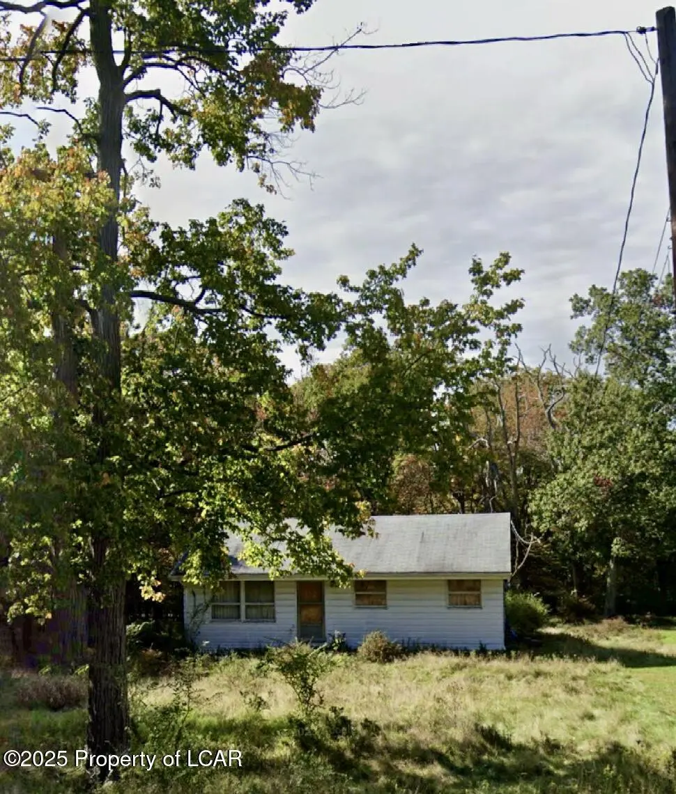 439 Woodlawn Avenue, Mountain Top in Mountain Top