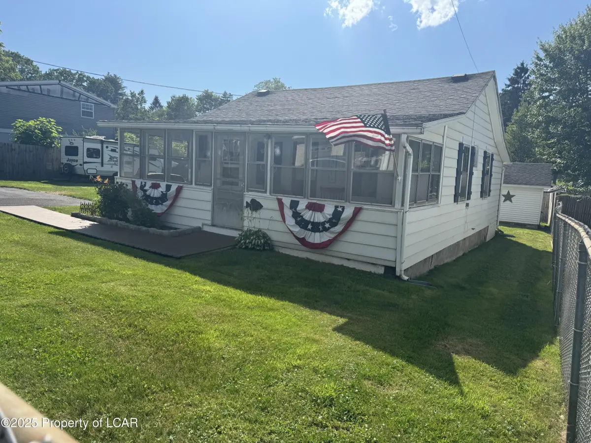11 Dudley Avenue, Harveys Lake in Harveys Lake