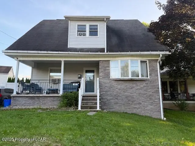 450 Delaware Street, Throop in Throop