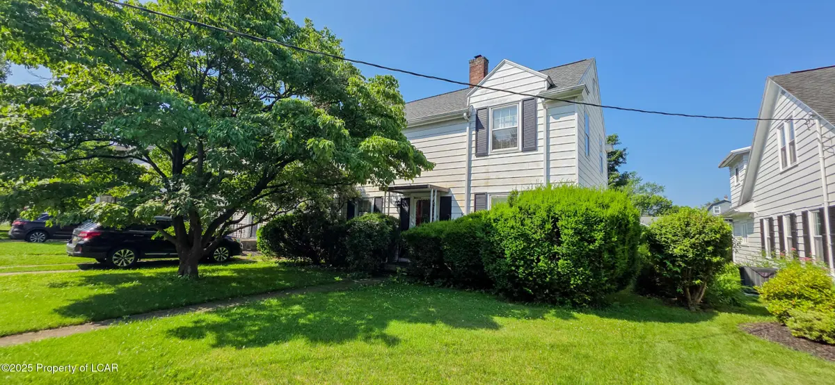 105 E Walnut Street, Kingston in Kingston