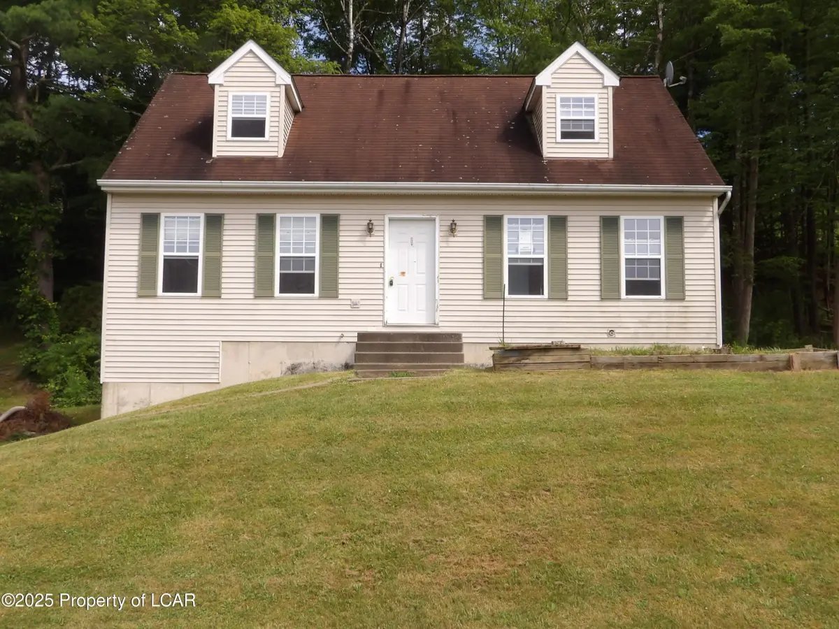 287 Meadowcrest Drive, Trucksville in Trucksville