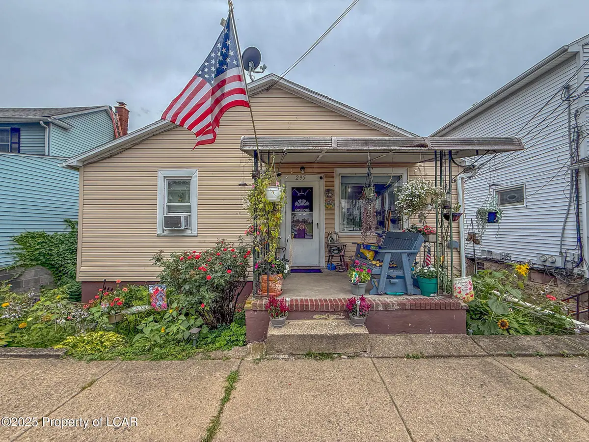 295 E Grove Street, Kingston in Kingston