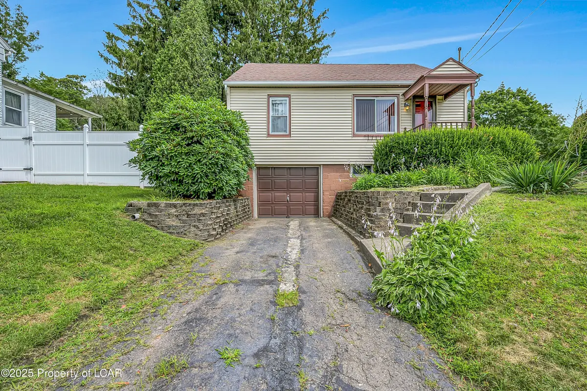 1995 E Broad Street, Beaver Meadows in Beaver Meadows