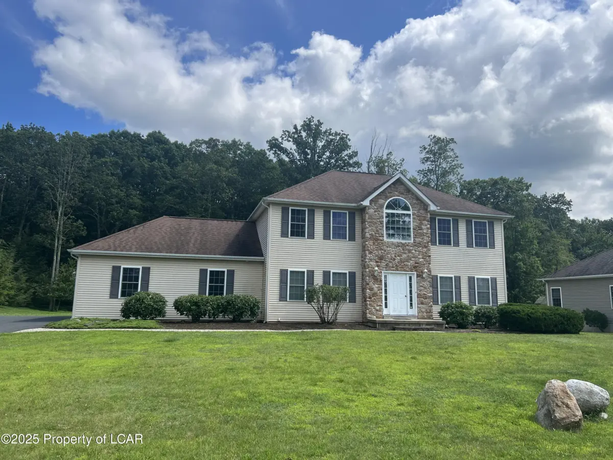 89 Greystone Drive, Mountain Top in Mountain Top
