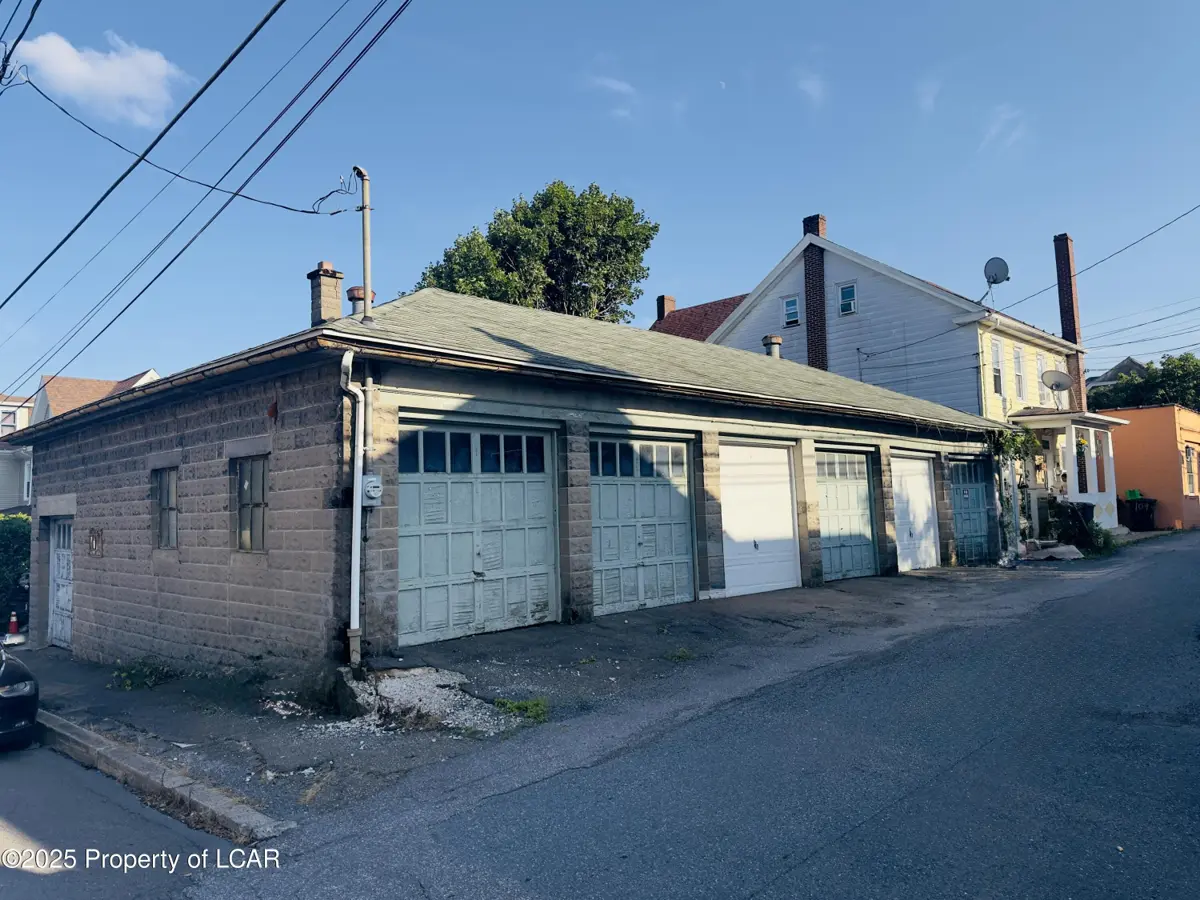 116 N Laurel Rear Street, Hazleton in Hazleton