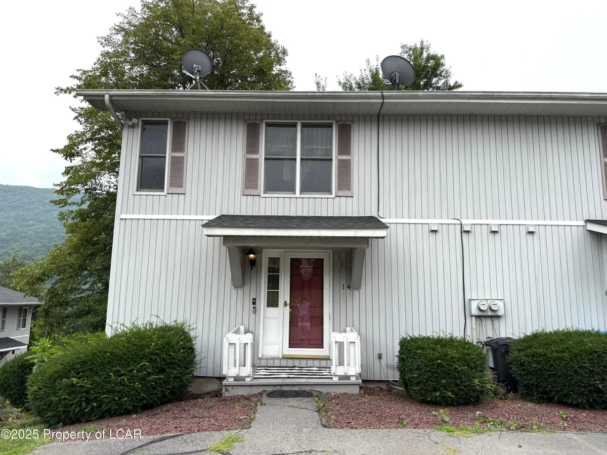 14 Abington Gardens Drive, Clarks Summit in Clarks Summit