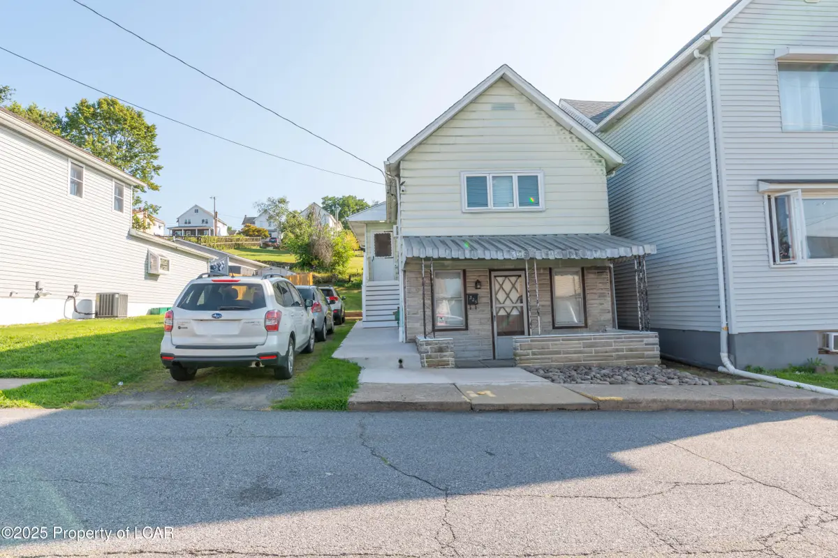 325 McLean Street, Dupont in Dupont