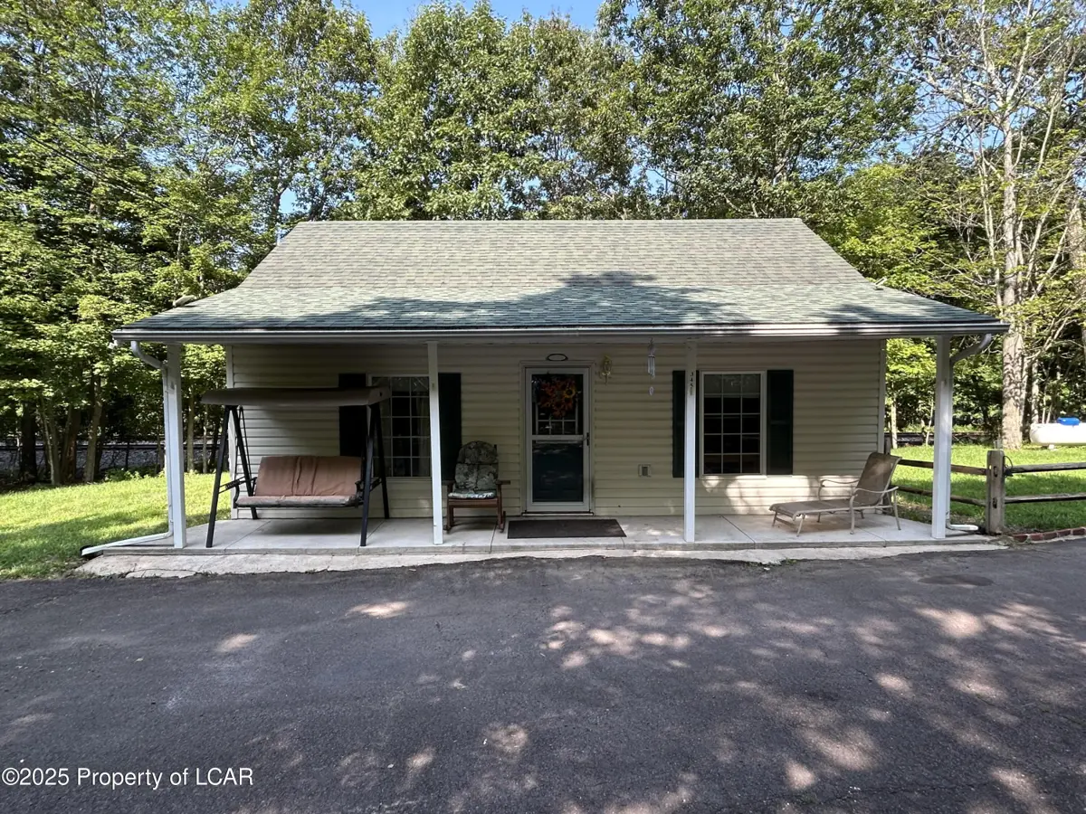 345 Woodlawn Avenue, Mountain Top in Mountain Top