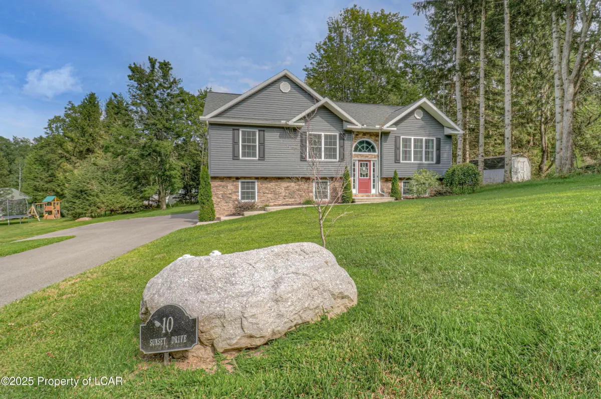 10 Sunset Drive, Mountain Top in Mountain Top