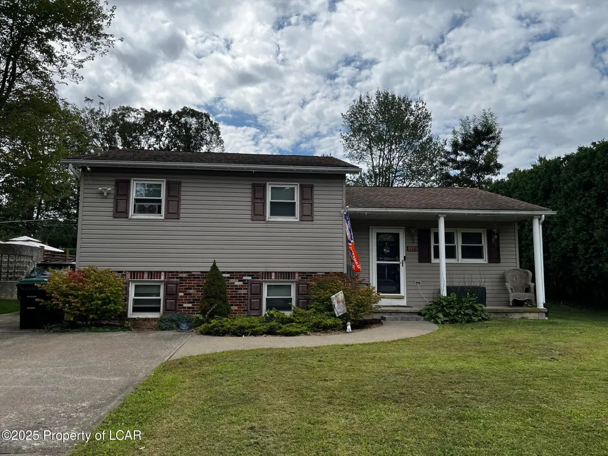 118 Deer Run Road, West Hazleton in West Hazleton