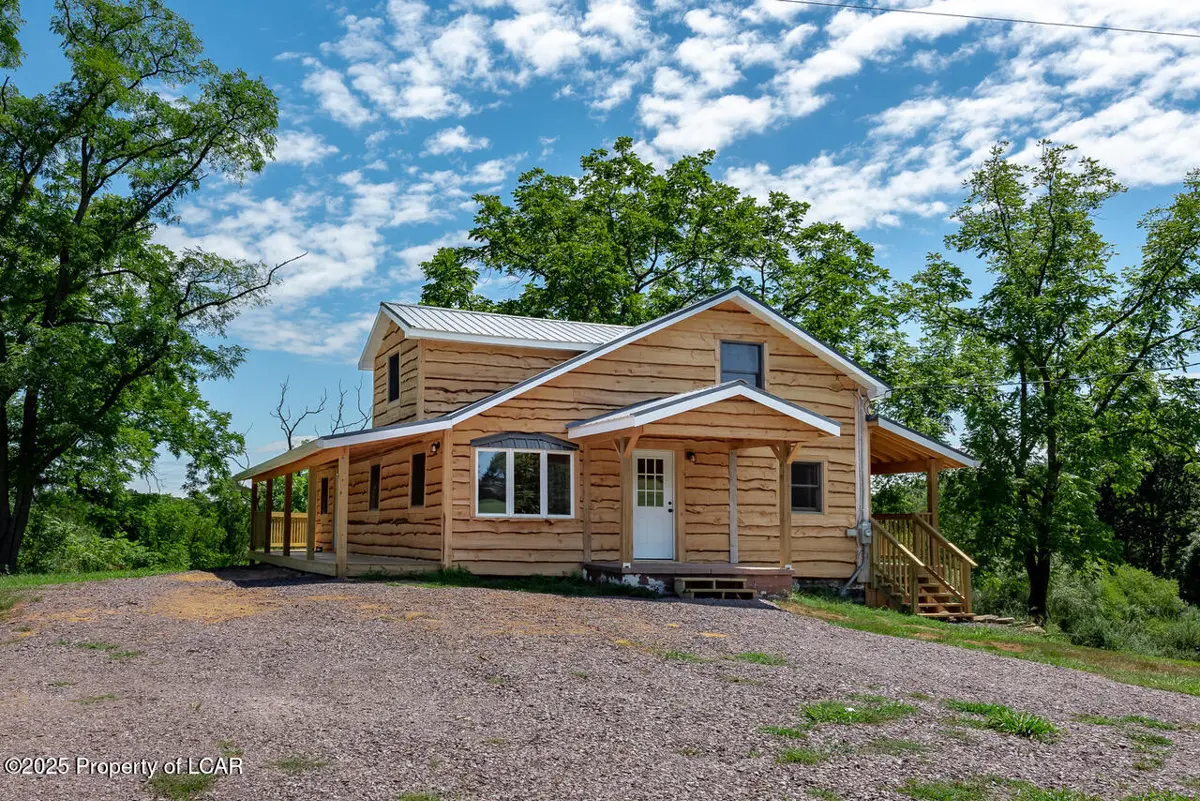 994 Broadway Road, Shickshinny in Shickshinny