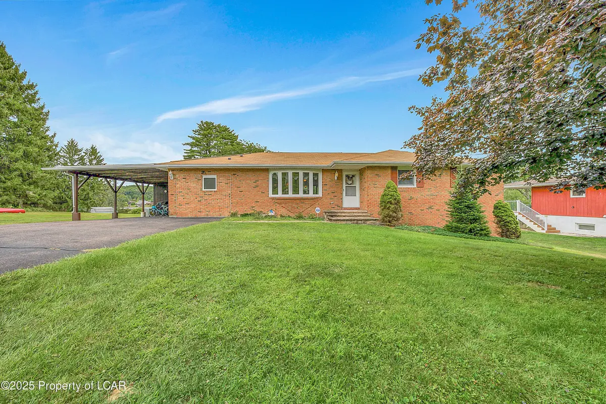 94 Pinecrest Lane, Shickshinny in Shickshinny