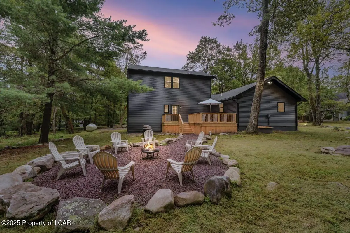 10 Red Oak Road, Lake Harmony in Lake Harmony