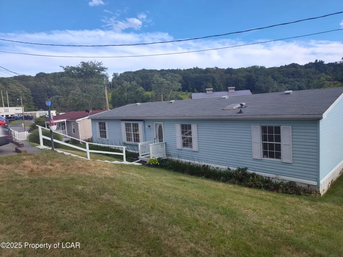 8 Echo Valley Drive, Shavertown in Shavertown