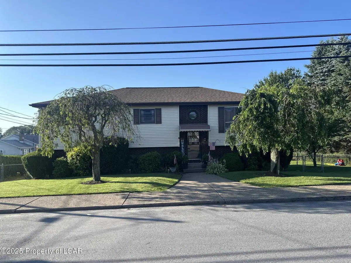 817 W 17th Street, Hazleton in Hazleton