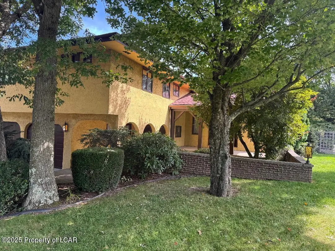 991 Seybert Street, Hazleton - 4 bed - 3 bath - 2,756 SF