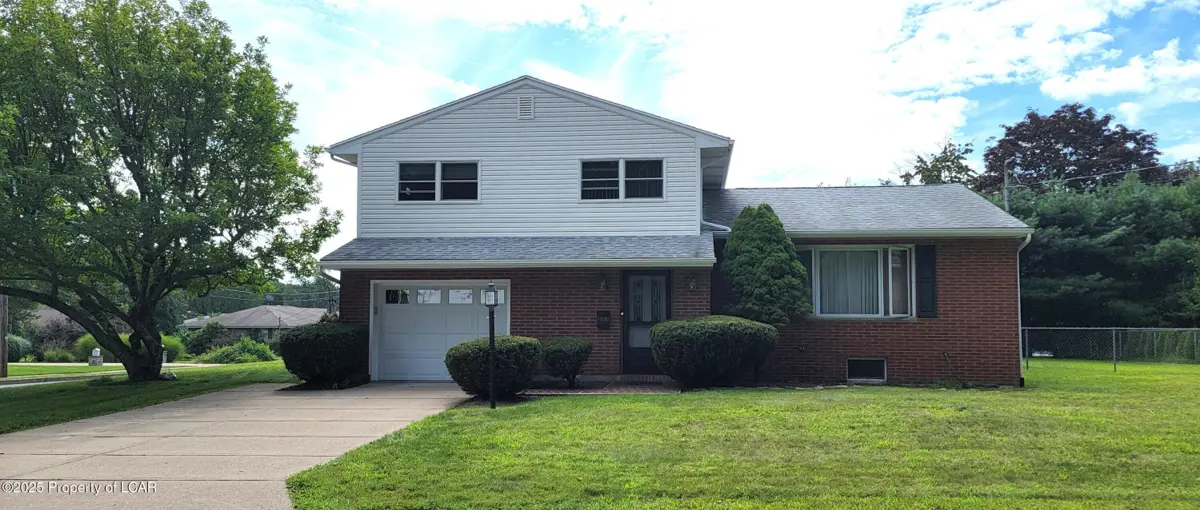 1330 E Cranberry Avenue, Hazleton in Hazleton