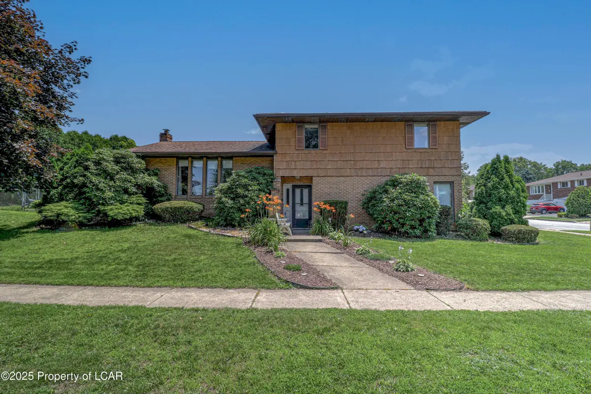 4 Wilcox Drive, Wilkes-Barre in Wilkes-Barre