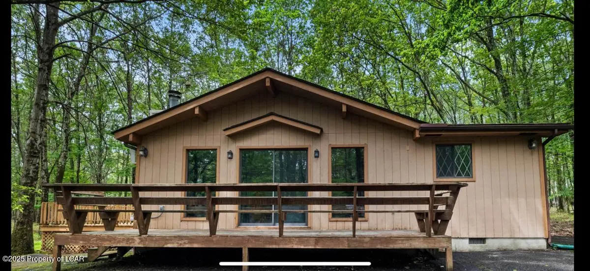 130 Deer Trail Drive, Saylorsburg in Saylorsburg