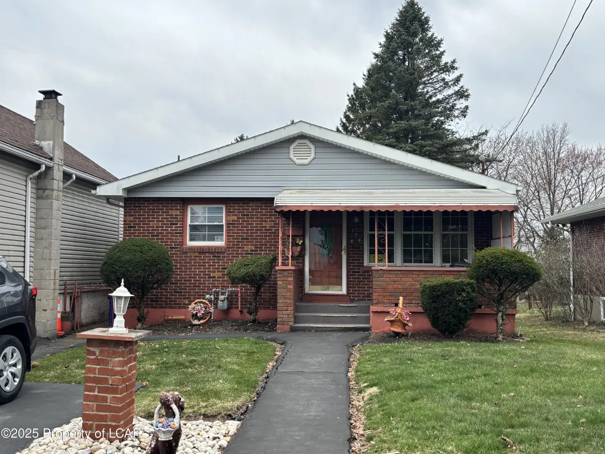 706 Monges Street, Hazleton in Hazleton