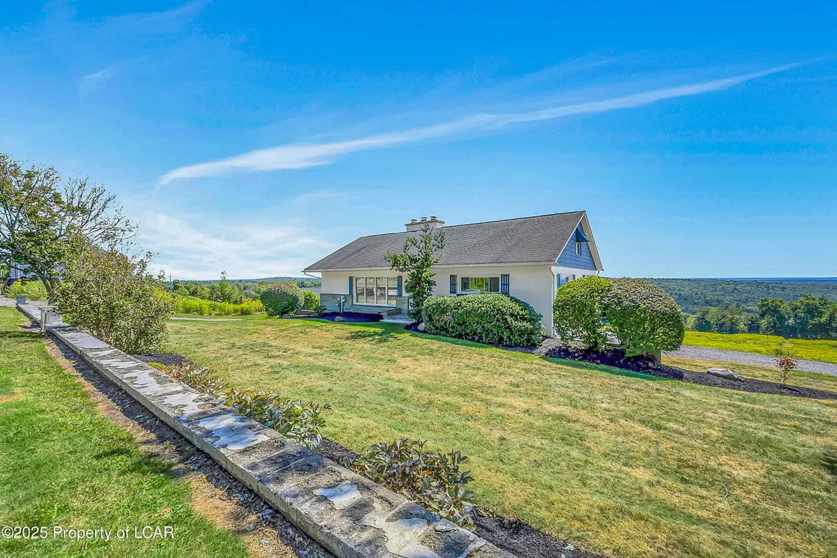 5661 Main Road, Hunlock Creek in Hunlock Creek