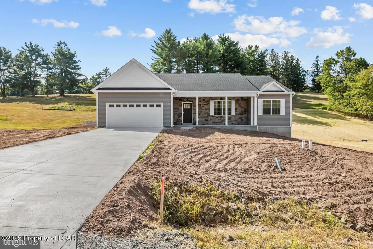 8 Country Club Road, Ashland in Ashland