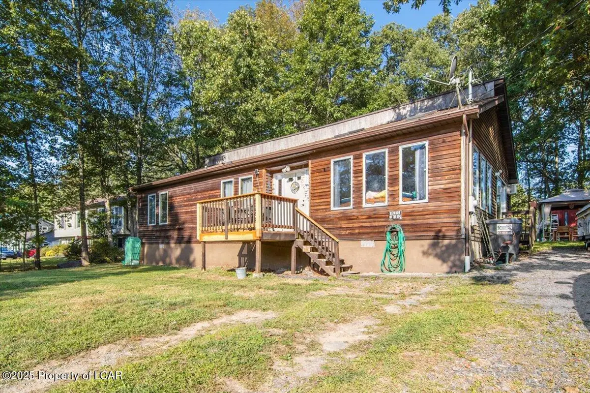 2205 Walnut Trail, Bushkill in Bushkill