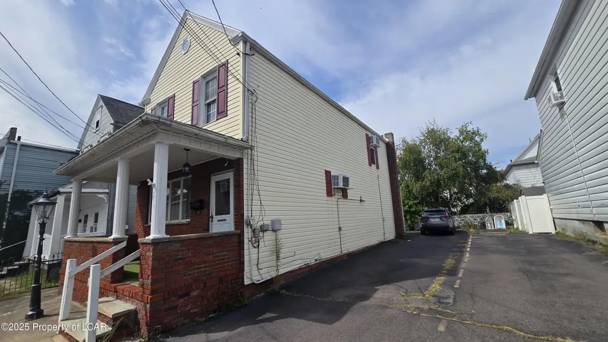 37 Lloyds Lane, Wilkes-Barre in Wilkes-Barre