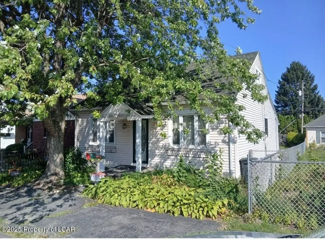 147 Carleton Ave, Hazleton in Hazleton