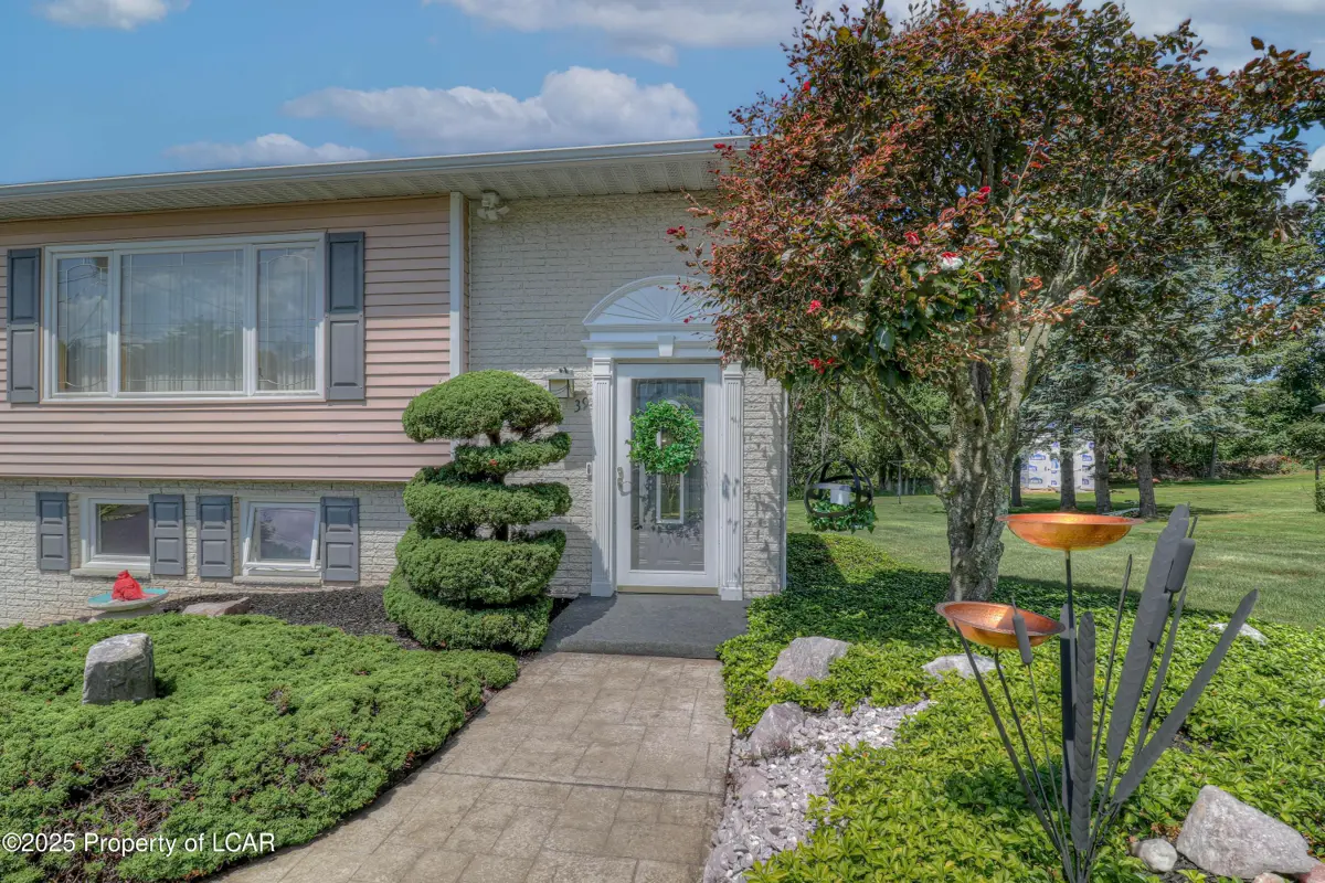 39 Red Maple Avenue, Mountain Top in Mountain Top