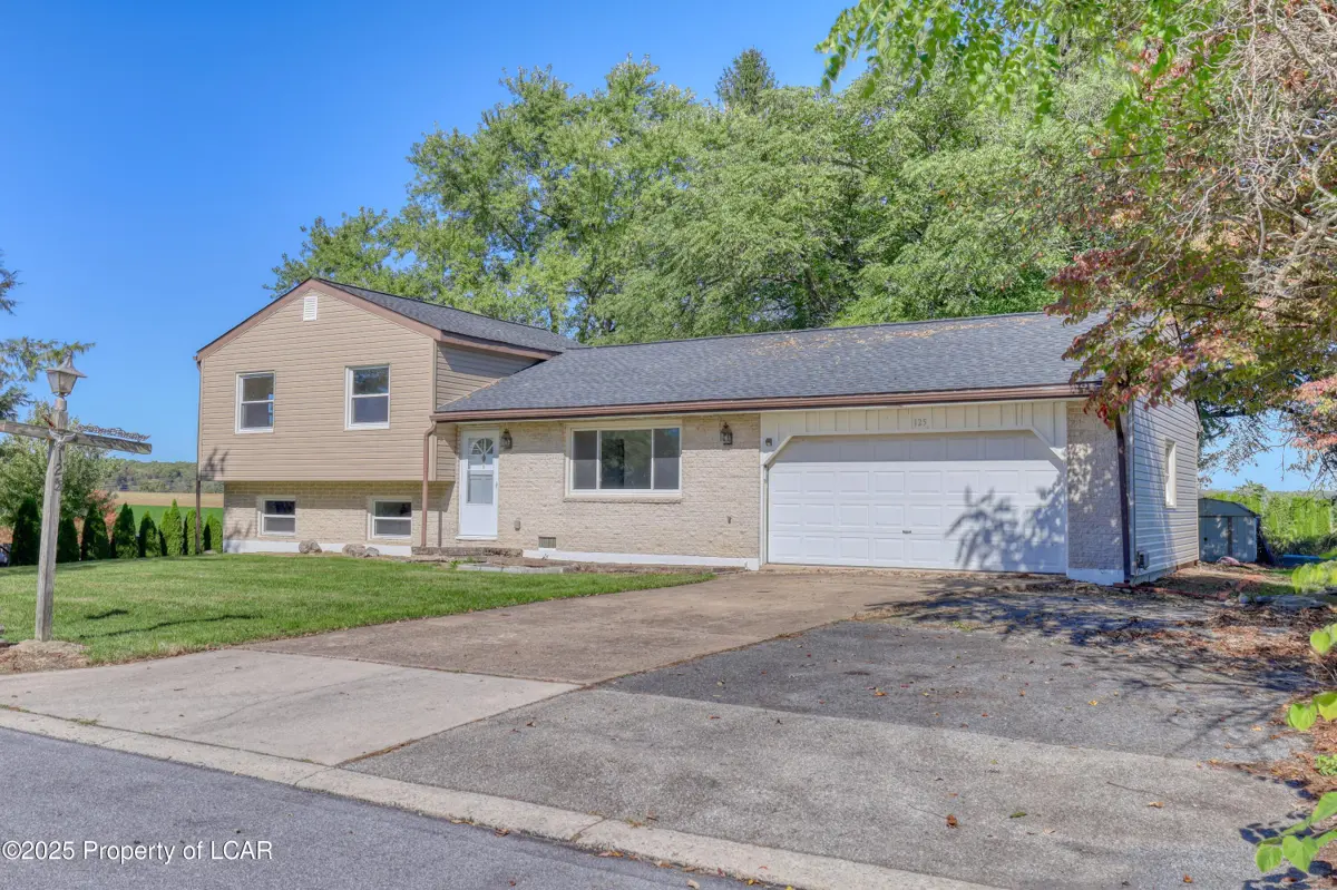 125 Ramblewood Road, Pa Furnace - 4 bed - 3 bath - 1,644 SF