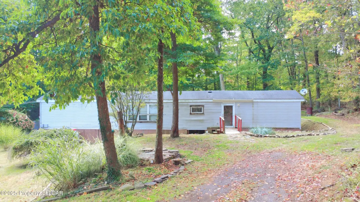 32 Lake Avenue, Lake Silkworth in Lake Silkworth