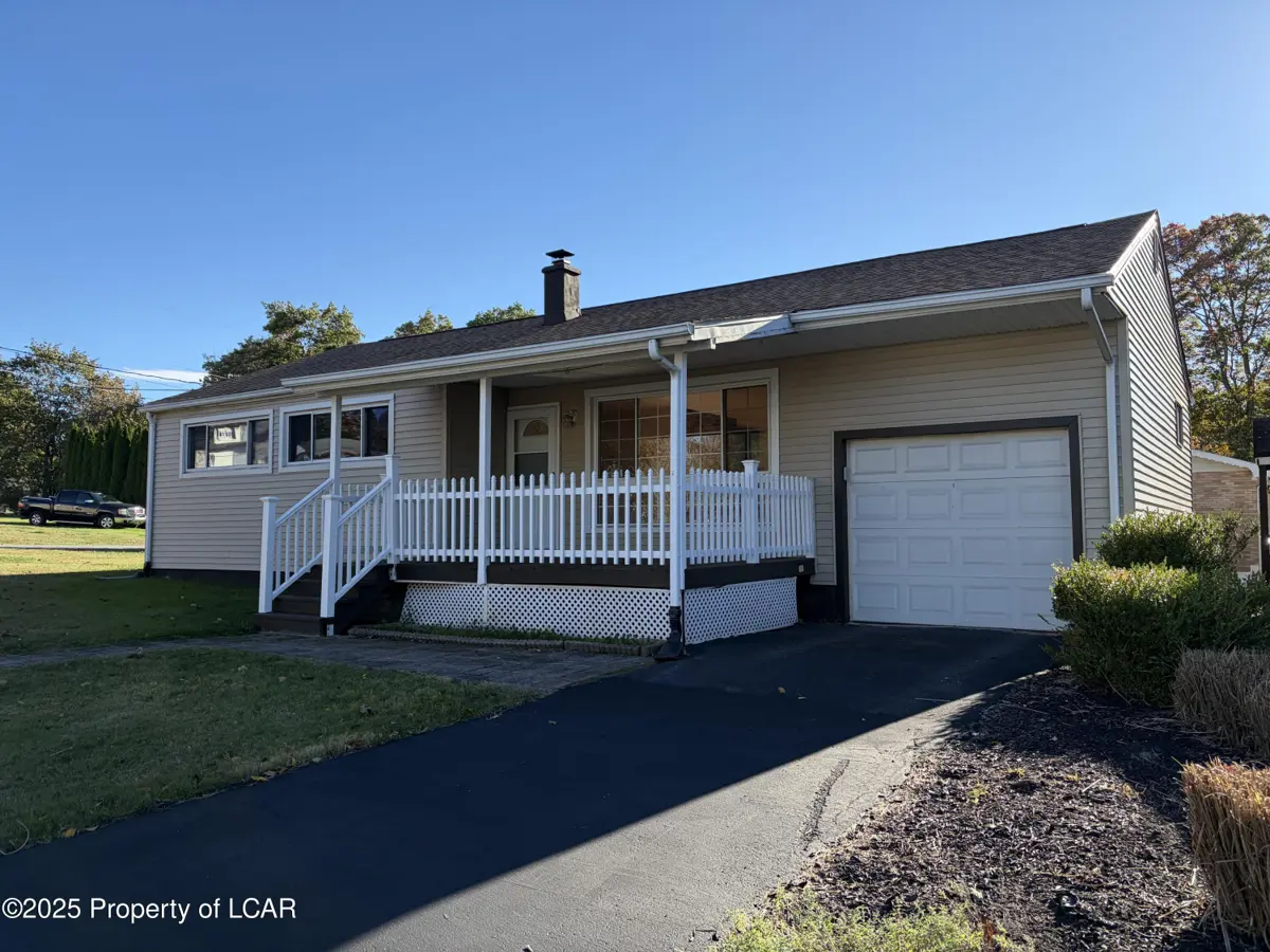 10 Evergreen Lake Drive, Mountain Top, PA 1807 in Mountain Top