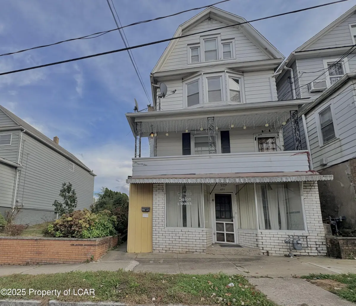 691 N Washington Street, Wilkes-Barre in Wilkes-Barre