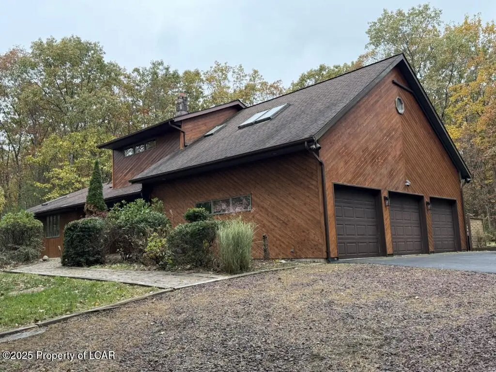 608 Laurel Lakes Drive, Mountain Top in Mountain Top