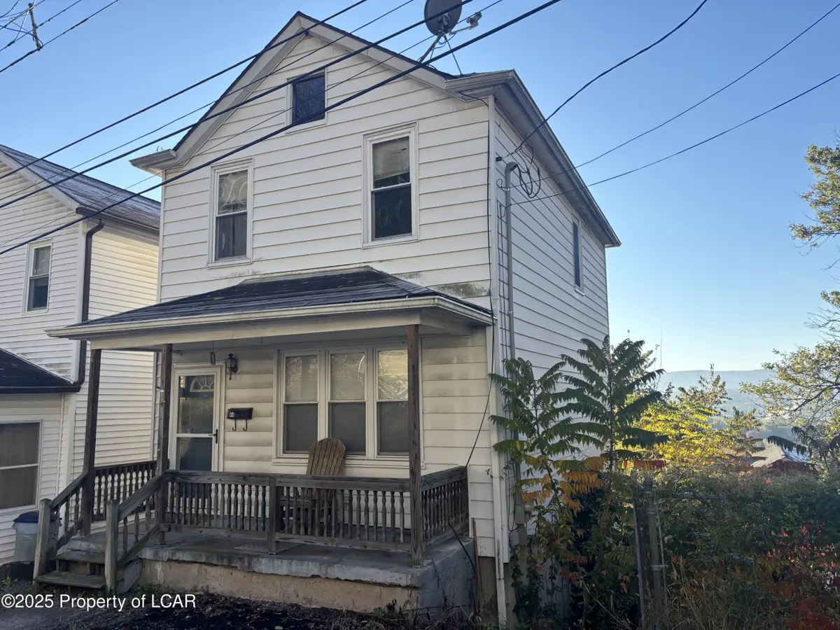 44 E Hillside Avenue, Plymouth in Plymouth