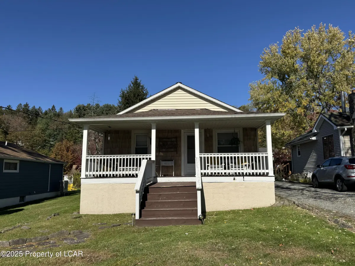 32 1st Street, Harveys Lake in Harveys Lake