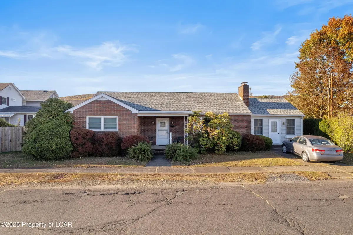 406 Cedar Street, Exeter in Exeter