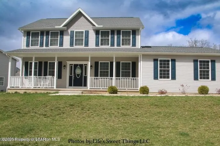 525 Poppy Lane, Moosic in Moosic
