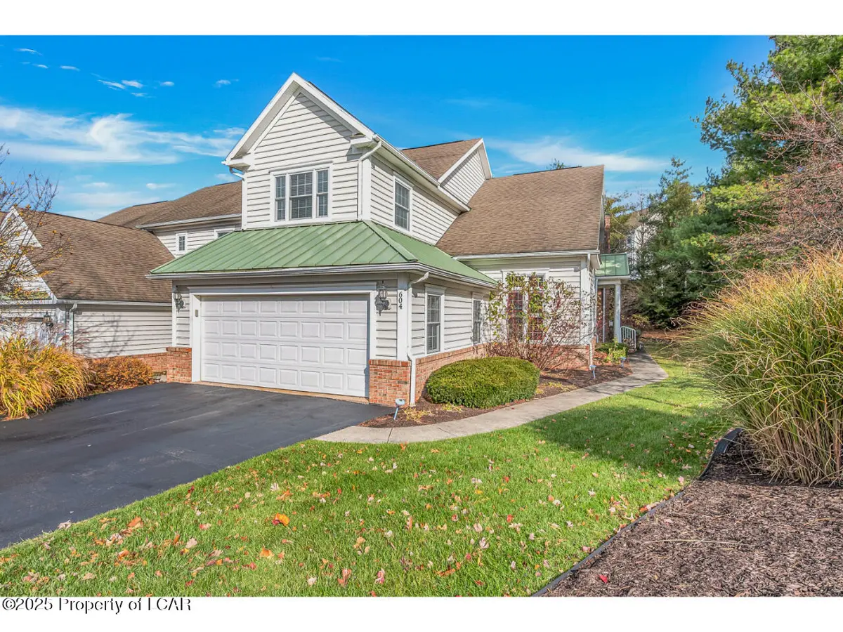 604 Thackeray Close, Moosic in Moosic