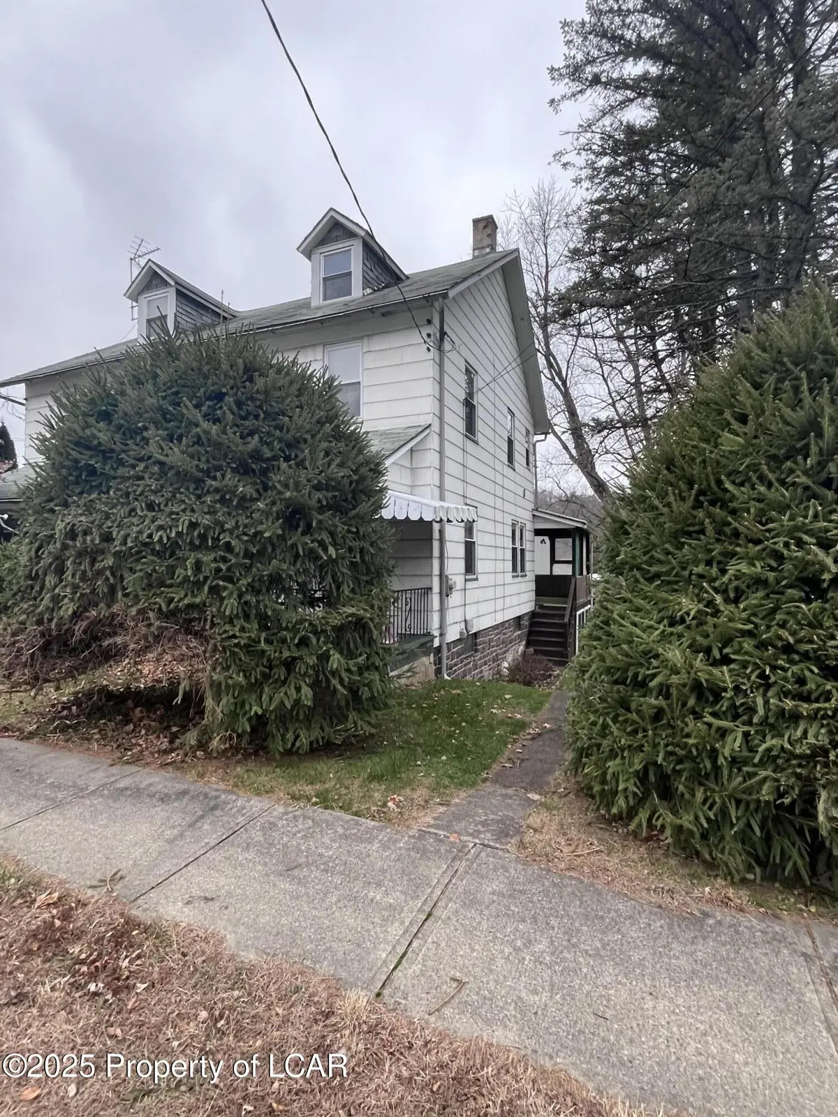 1039 W Main Avenue, Wanamie in Wanamie