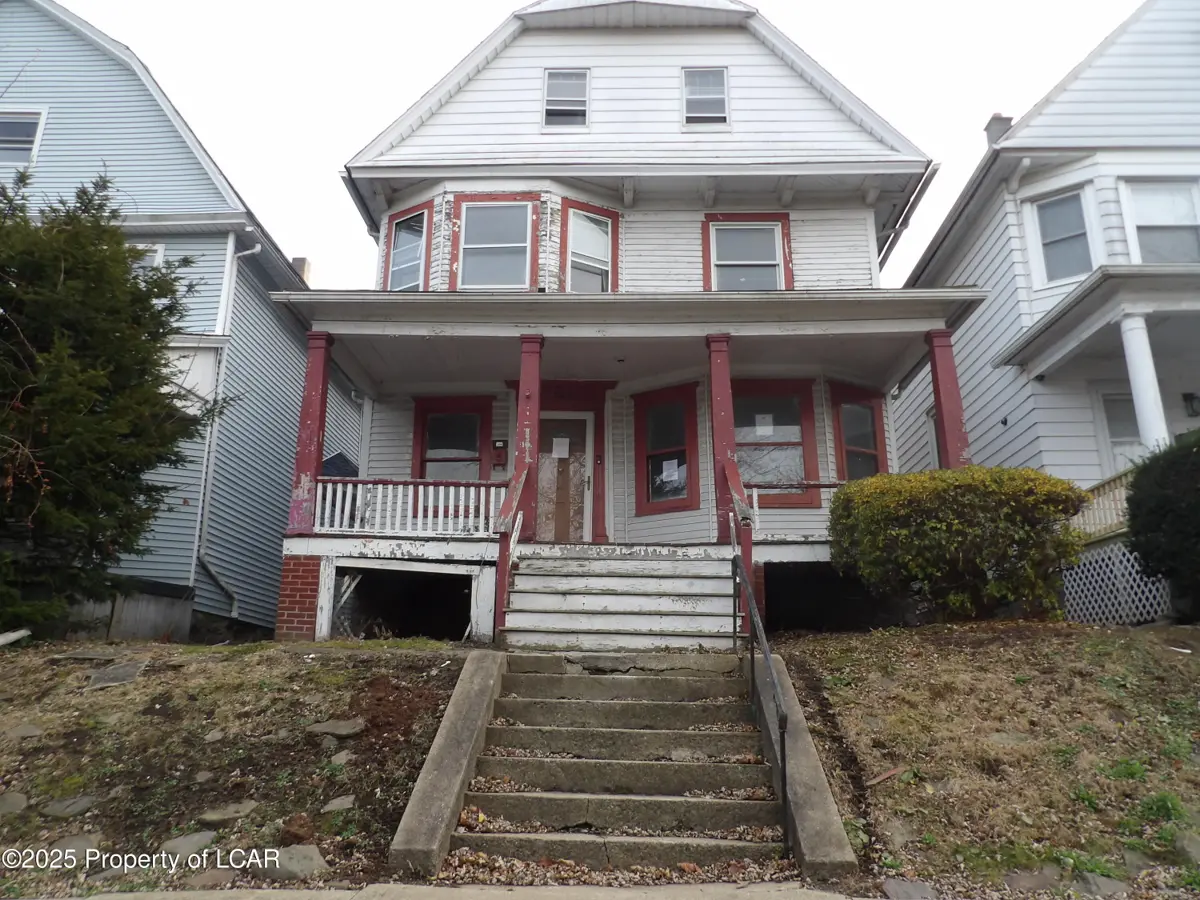 942 Monroe Avenue, Scranton - 6 bed - 1 bath - 2,275 SF