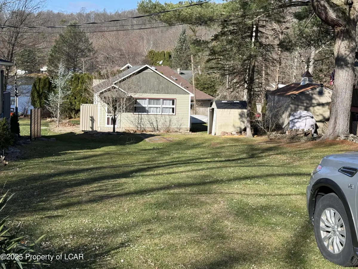 102 Lakeview Drive, Sweet Valley in Sweet Valley